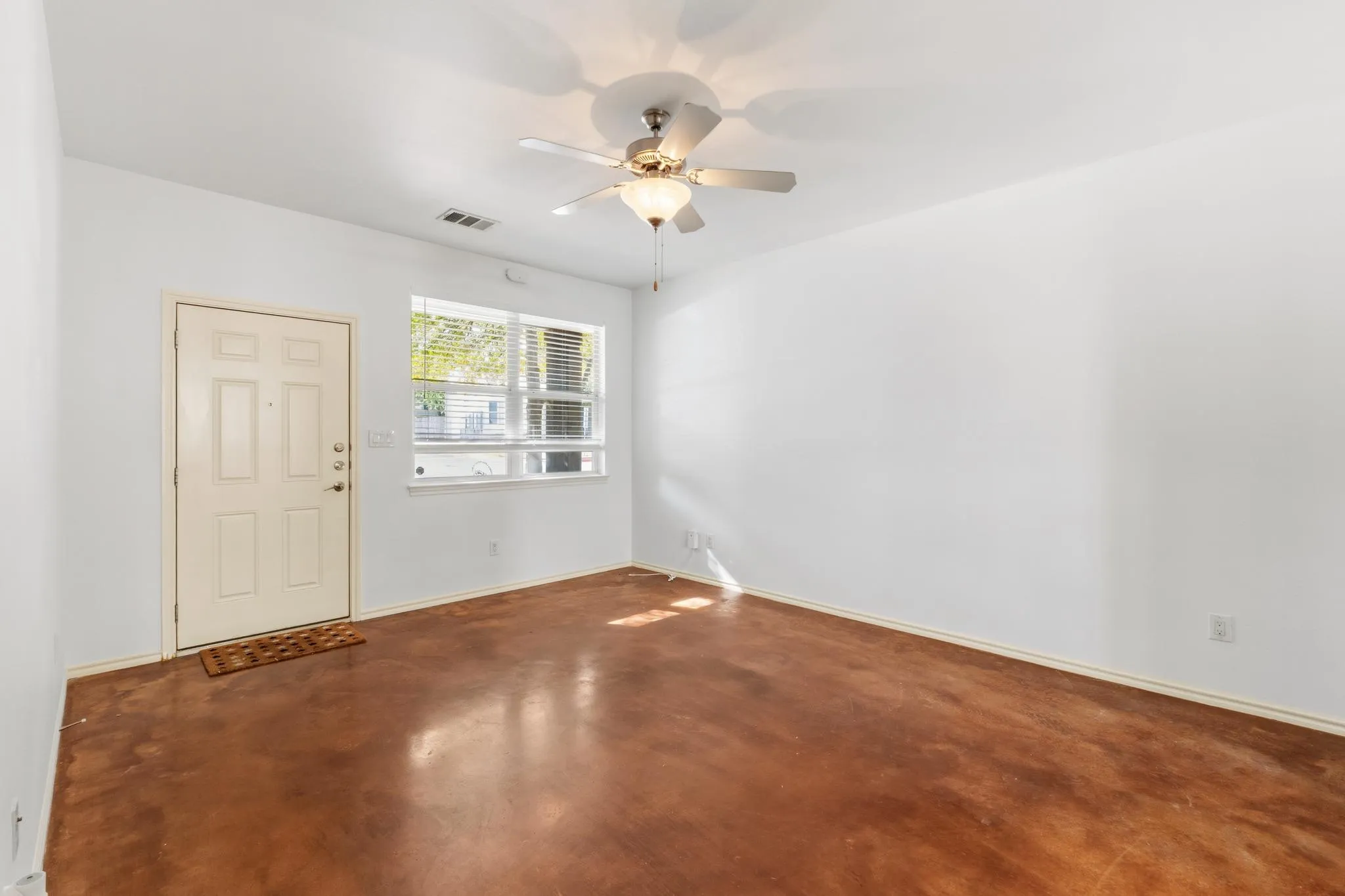 Photo 3 of 512 EBERHART LN #1905