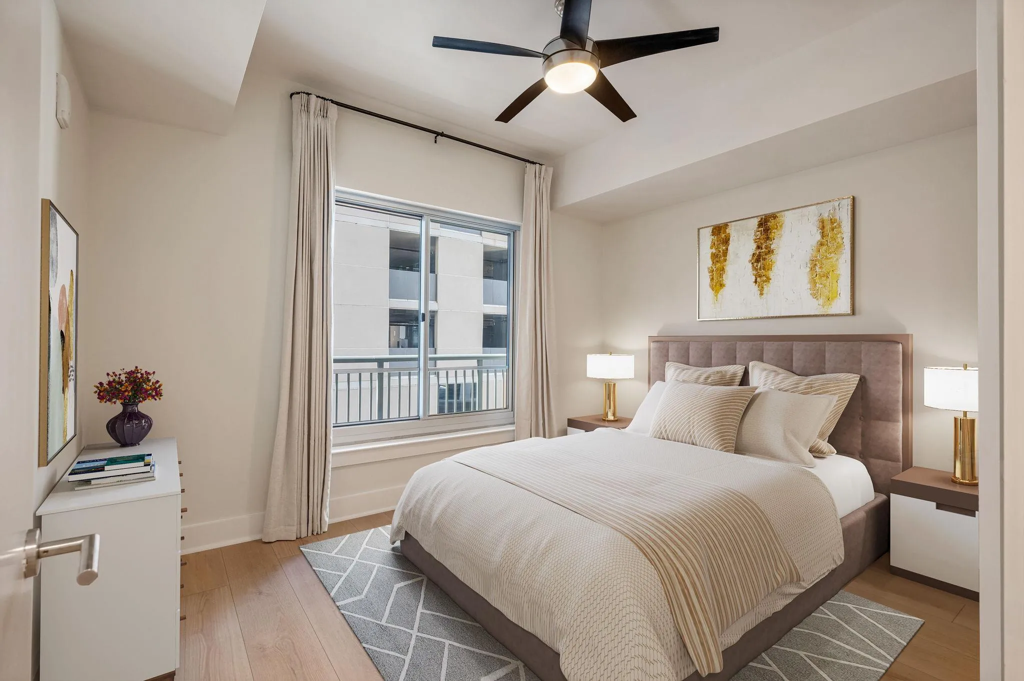 Photo 4 of 603 DAVIS ST #907