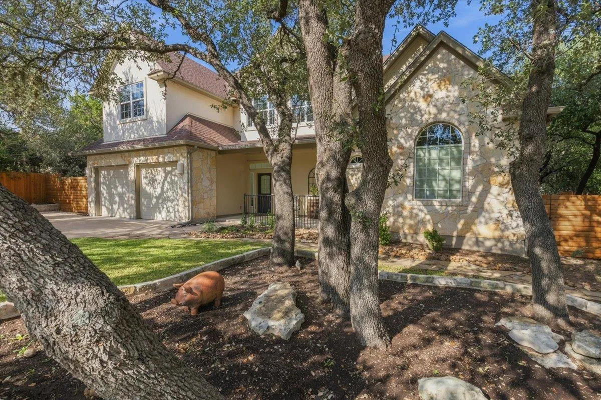 Photo of 811 PRESA ARRIBA RD, Austin, TX, 78733