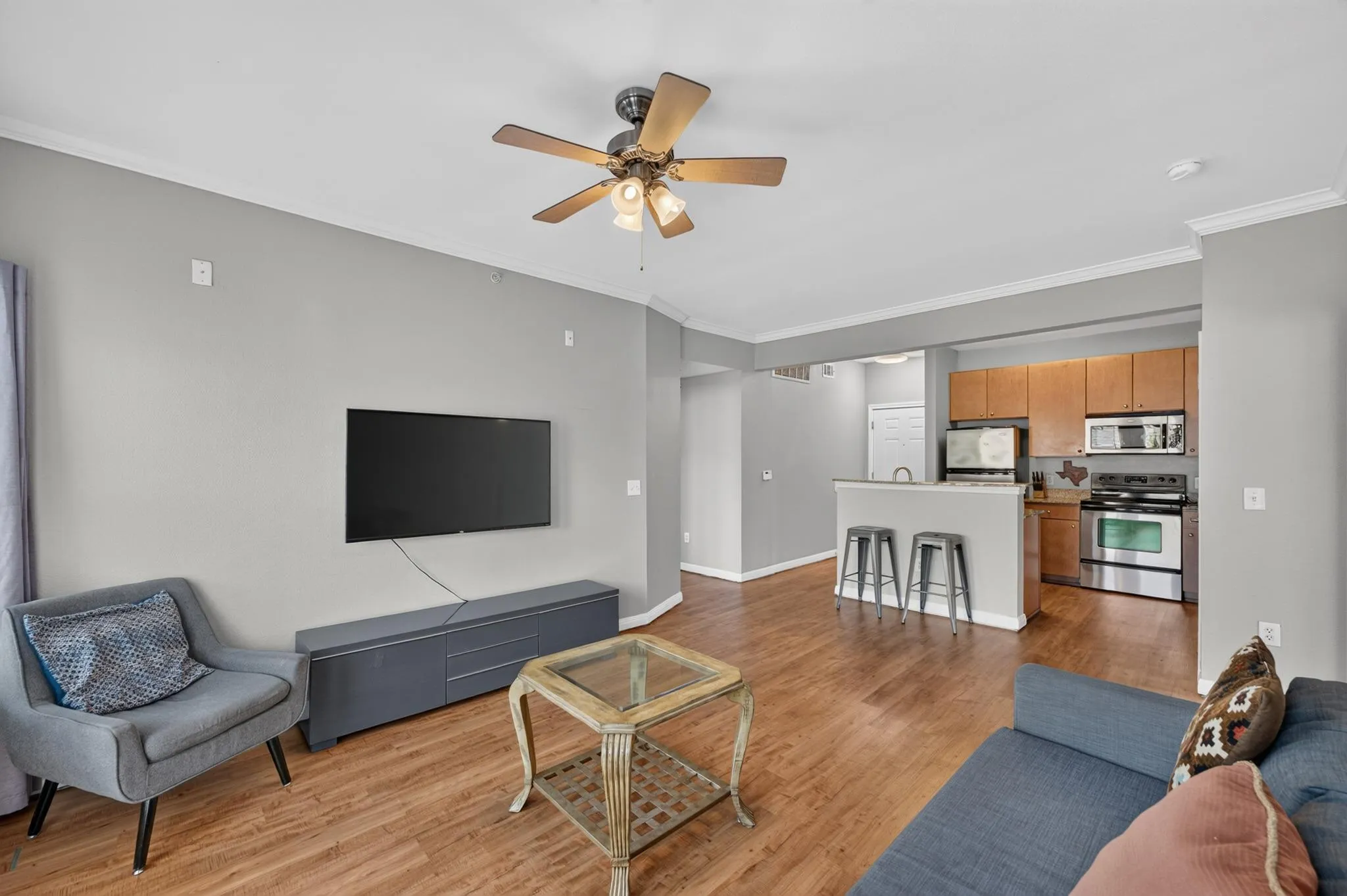Photo 5 of 2502 LEON ST #304