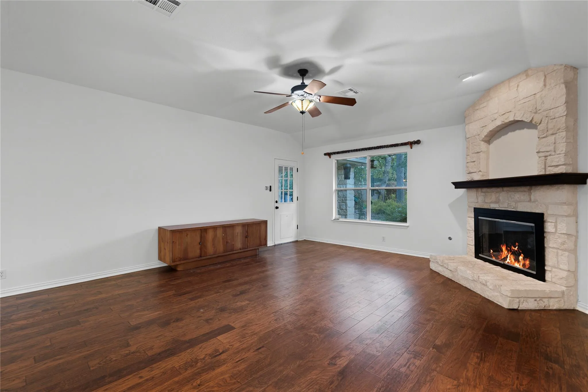 Photo 4 of 5405 KORTH DR