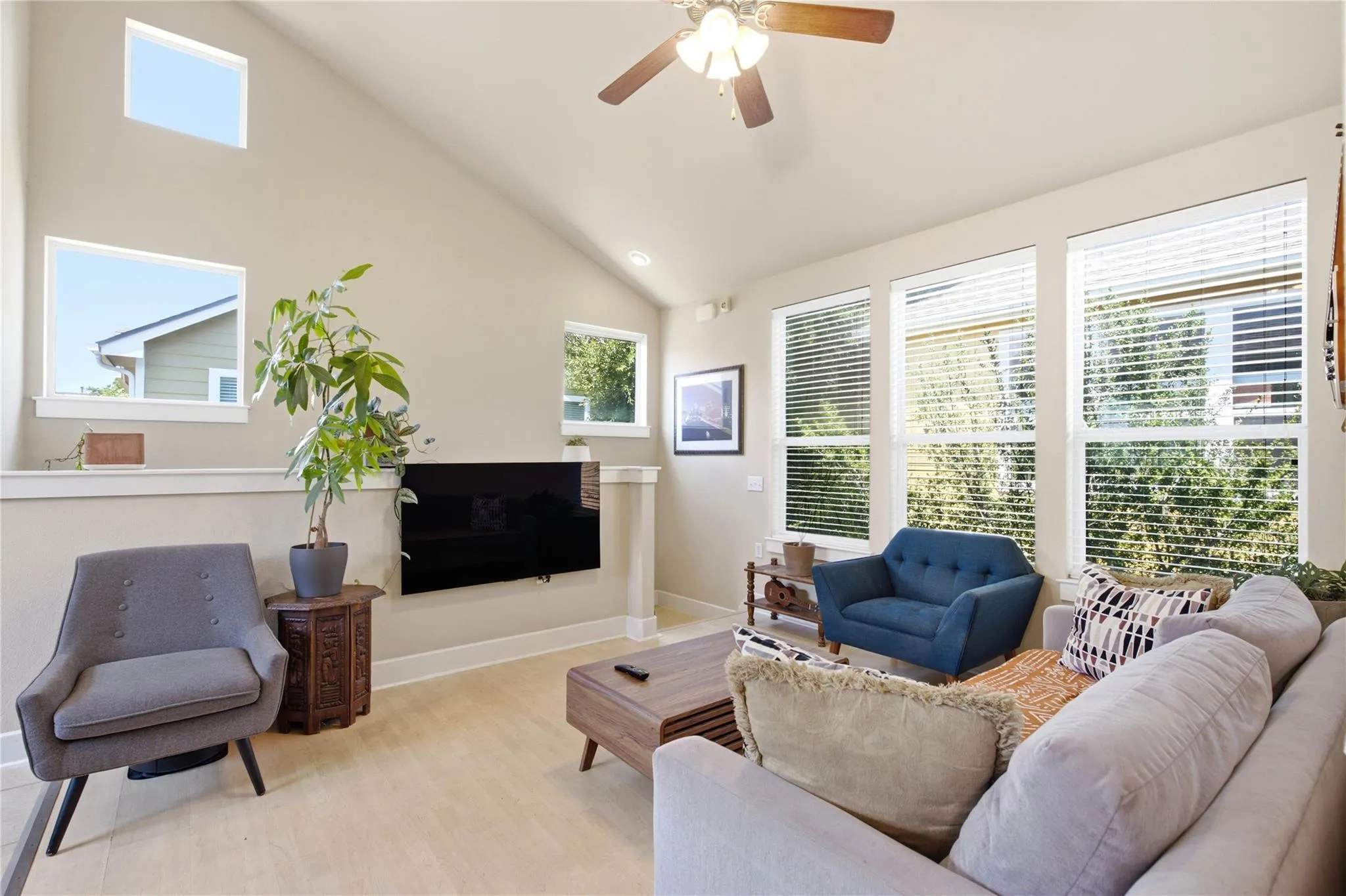 Photo 3 of 1601 MIRIAM AVE #213