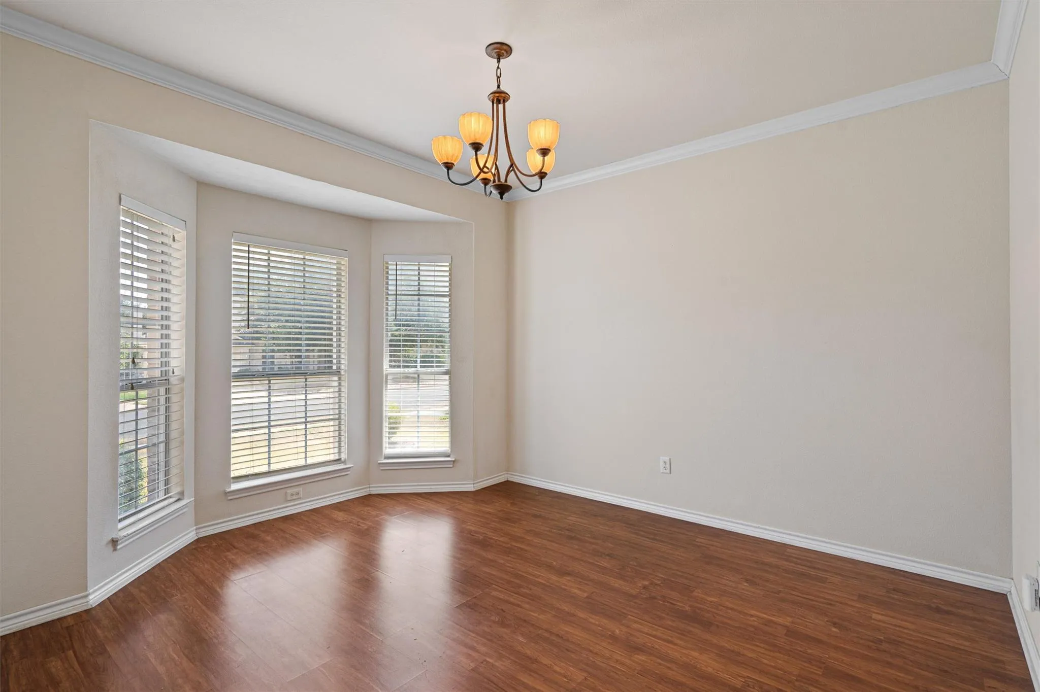 Photo 3 of 16822 BAILEY JEAN DR