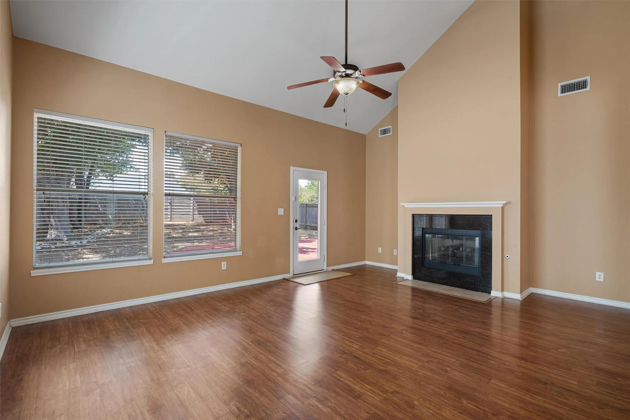 Photo 5 of 16822 BAILEY JEAN DR