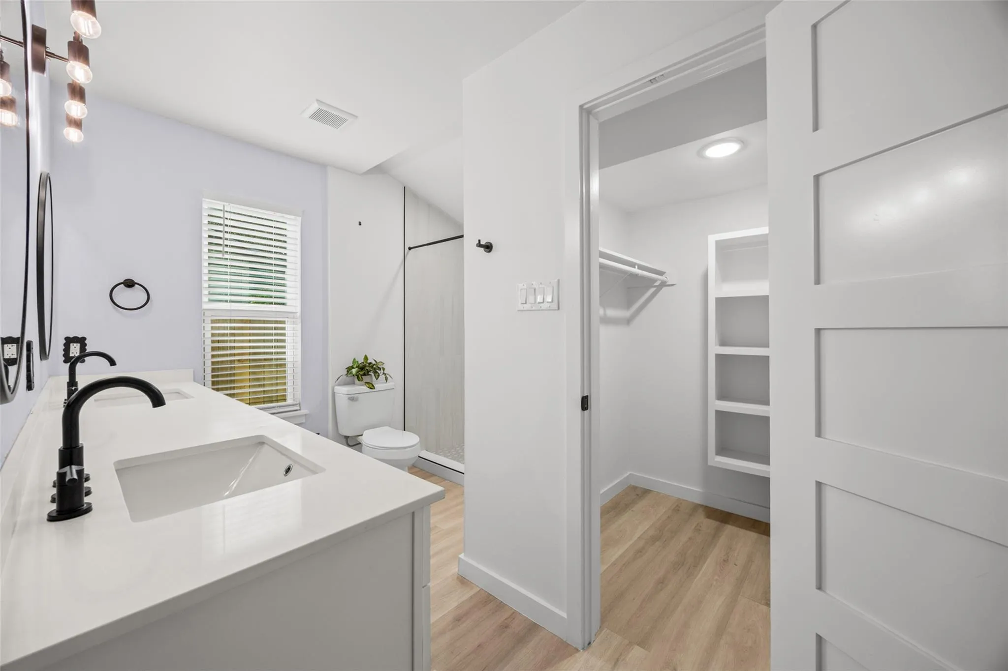 Photo 4 of 4703 CANDLETREE LN