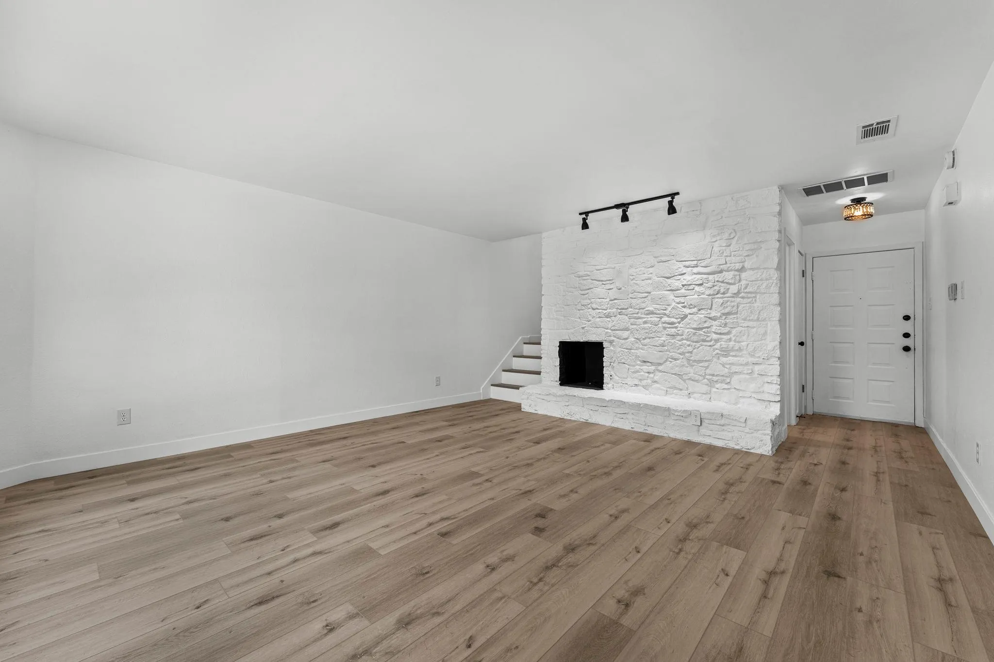 Photo 5 of 10912 HILLSIDE OAK LN