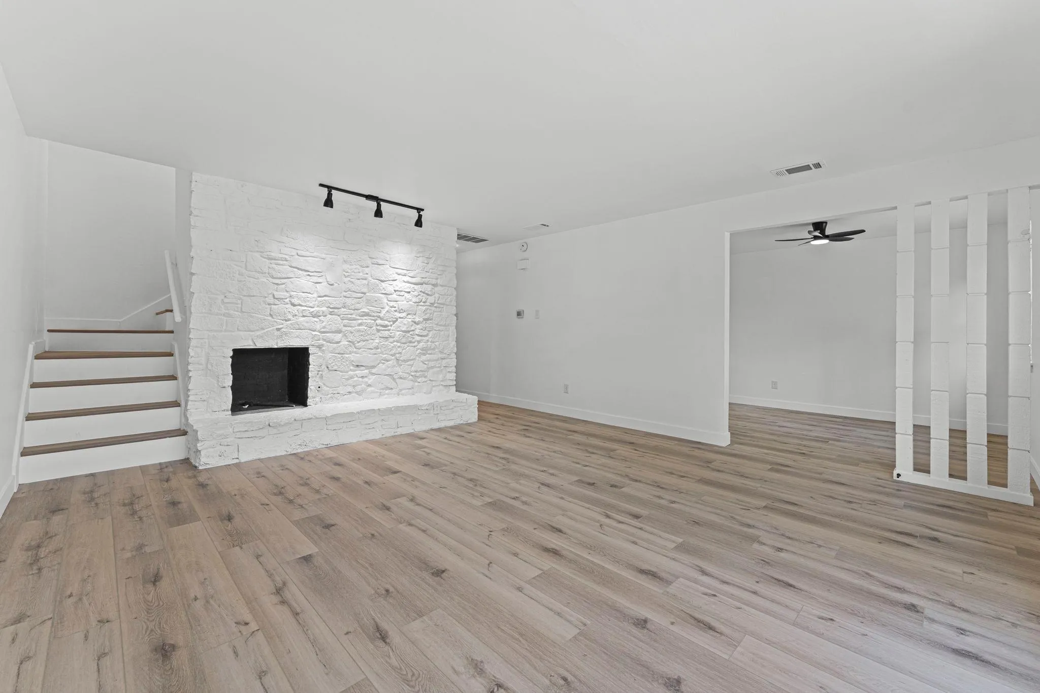 Photo 4 of 10912 HILLSIDE OAK LN