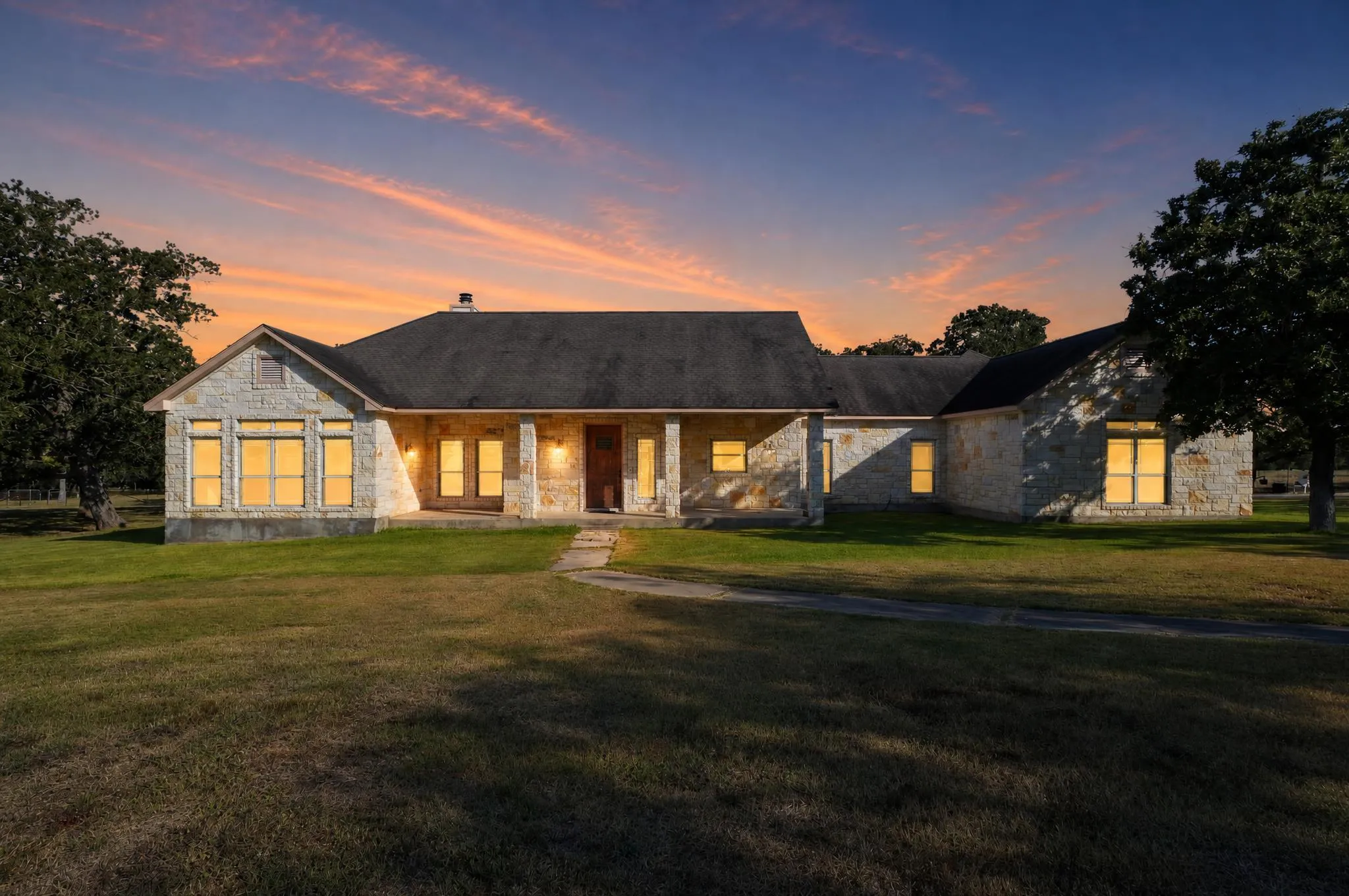Photo of 986 HIGH GROVE RD, Cedar Creek, TX, 78612
