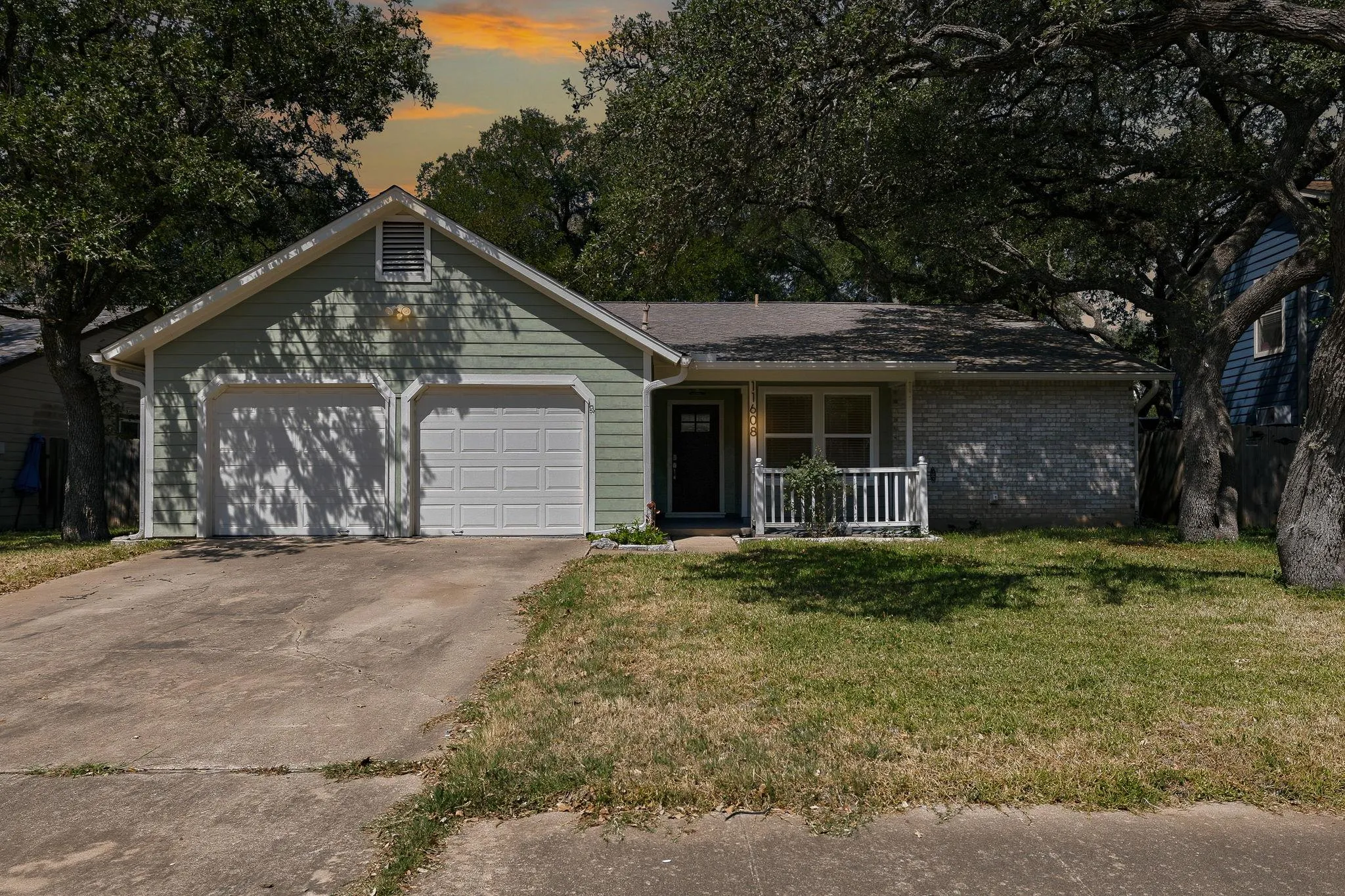 Photo 2 of 11608 TANGLEBRIAR TRL