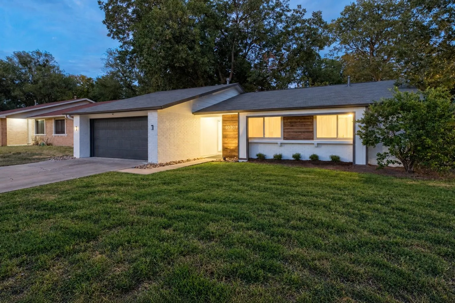 Photo 2 of 10307 QUAIL RIDGE DR