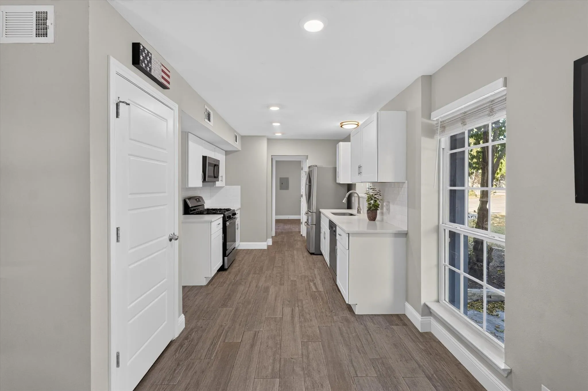 Photo 5 of 8608 DELAWARE CT