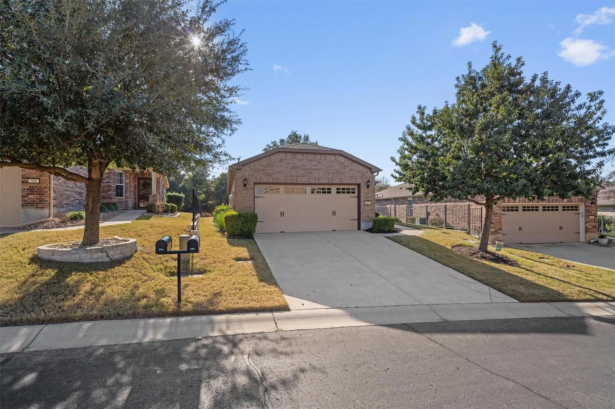 Photo 2 of 307 KICKAPOO CREEK LN