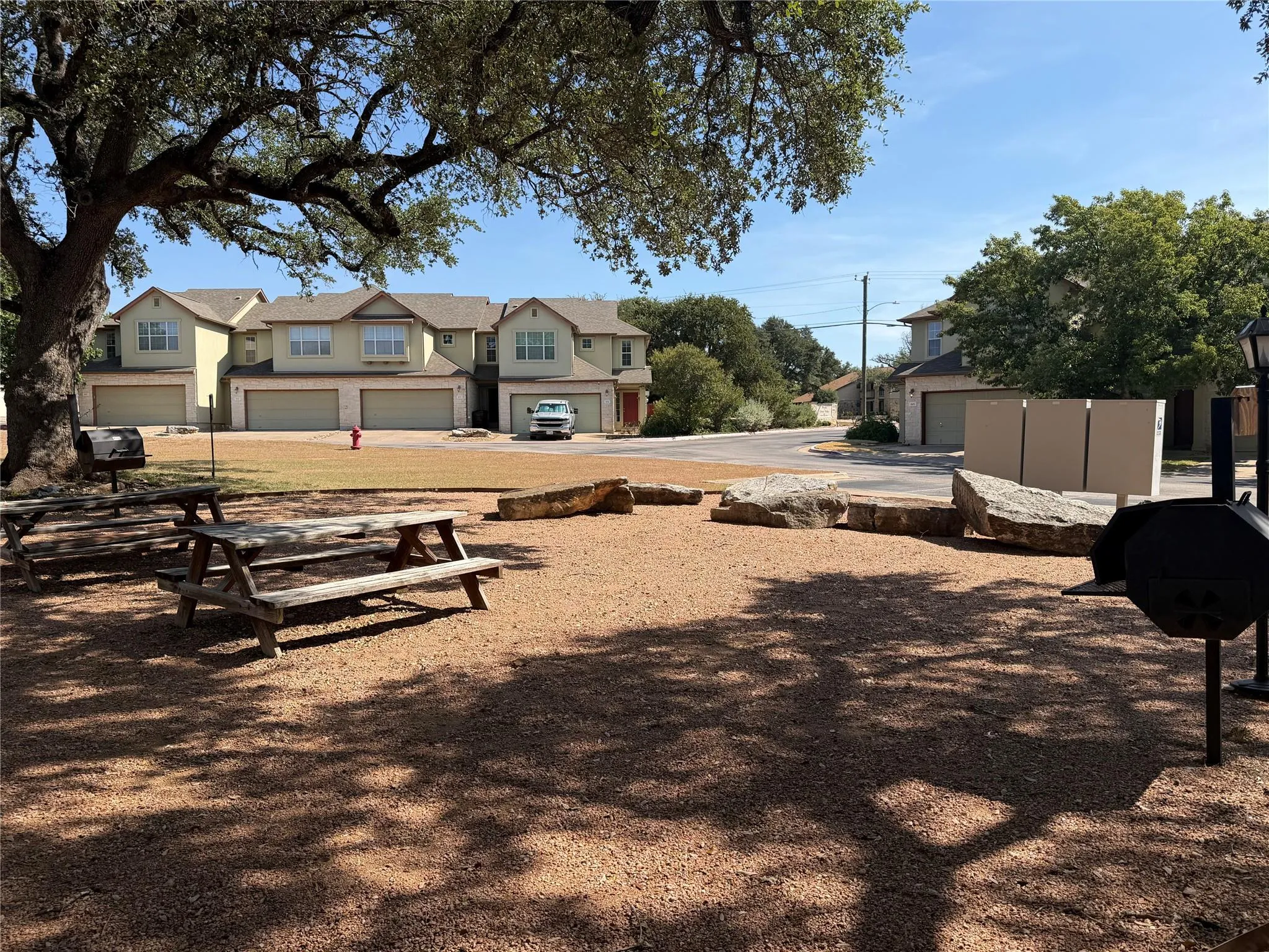 Photo 3 of 2410 GREAT OAKS DR #701