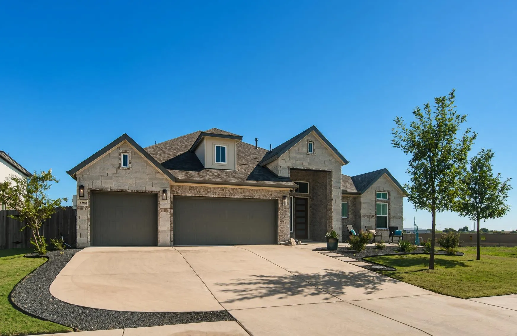 Photo 3 of 4300 BOYINGTON DR