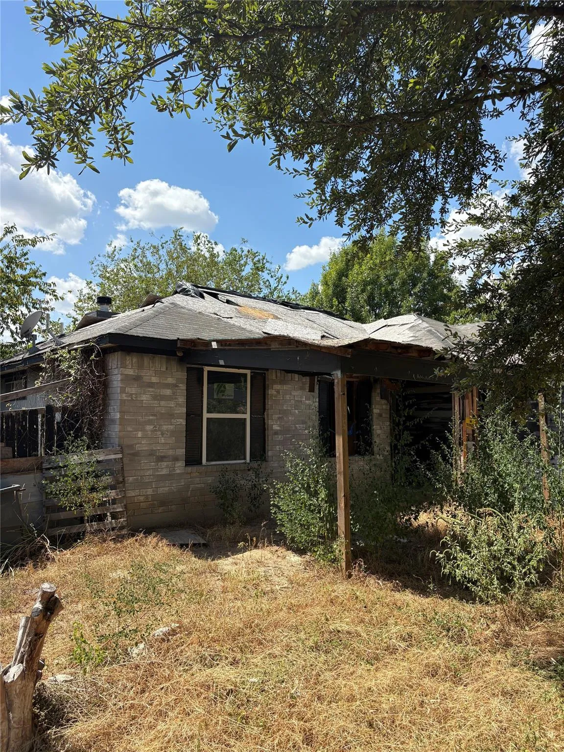Photo 3 of 205 BARBERRY DR