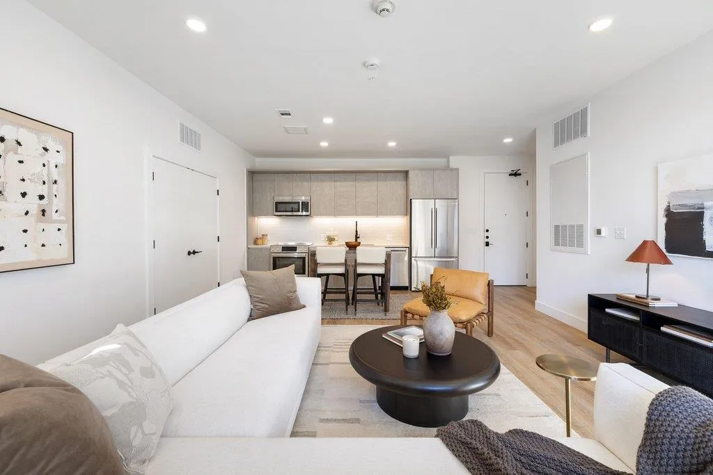 Photo 3 of 4315 S CONGRESS AVE #411