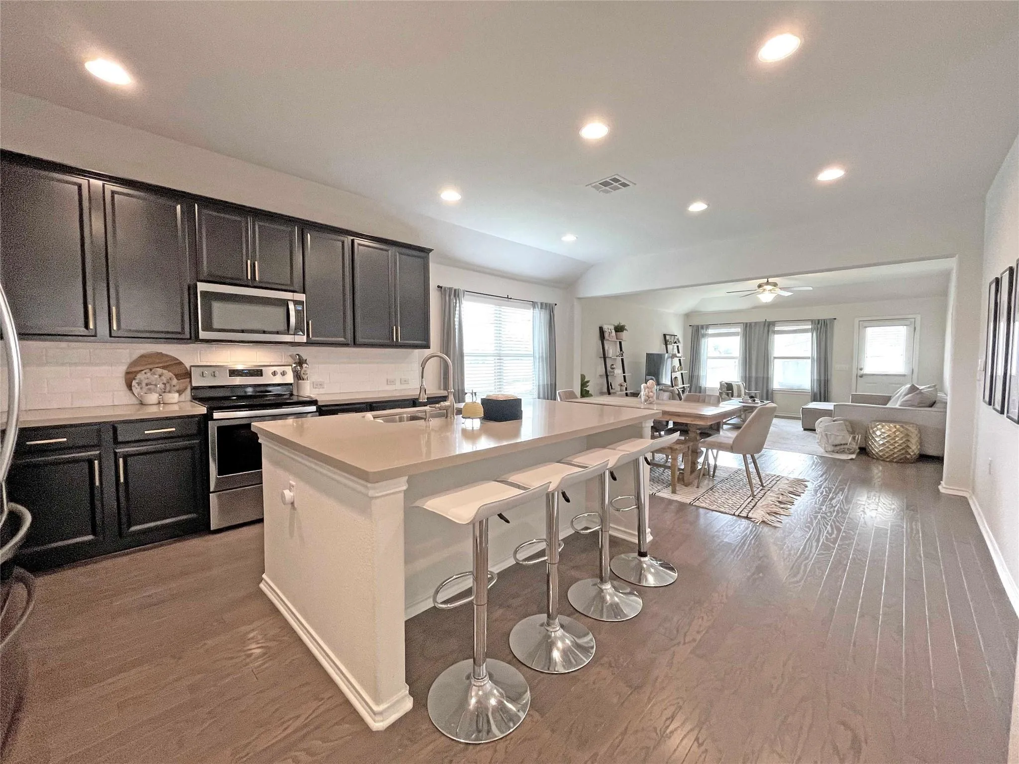 Photo 2 of 13313 HENNEMAN DR