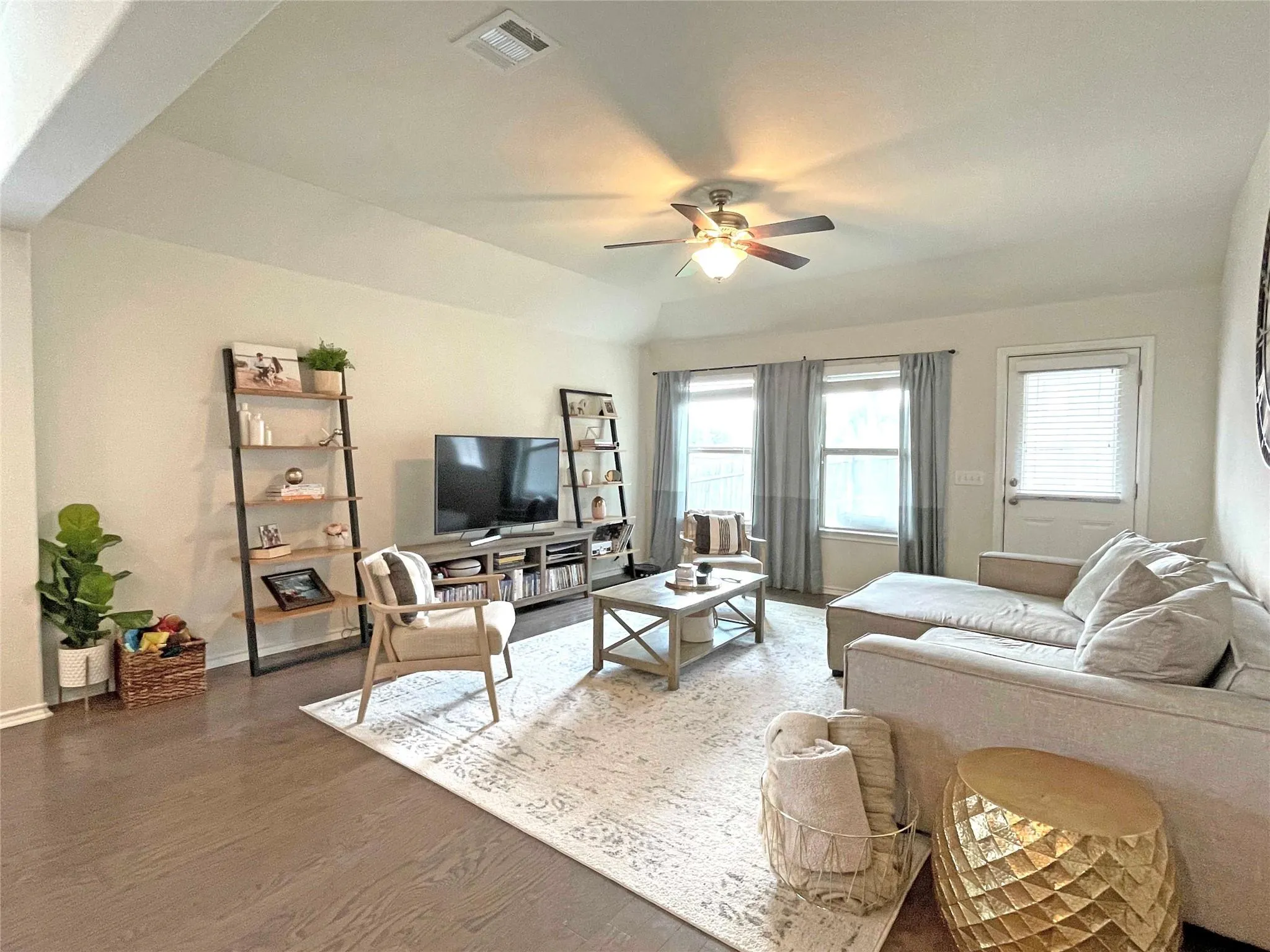 Photo 4 of 13313 HENNEMAN DR