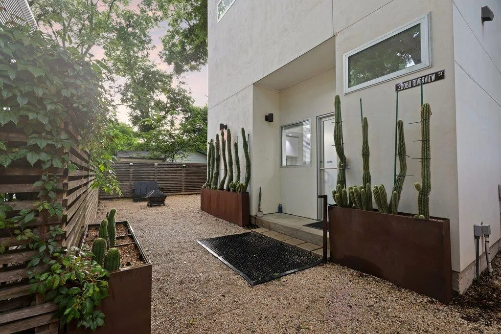 Photo 4 of 2008 RIVERVIEW ST #B