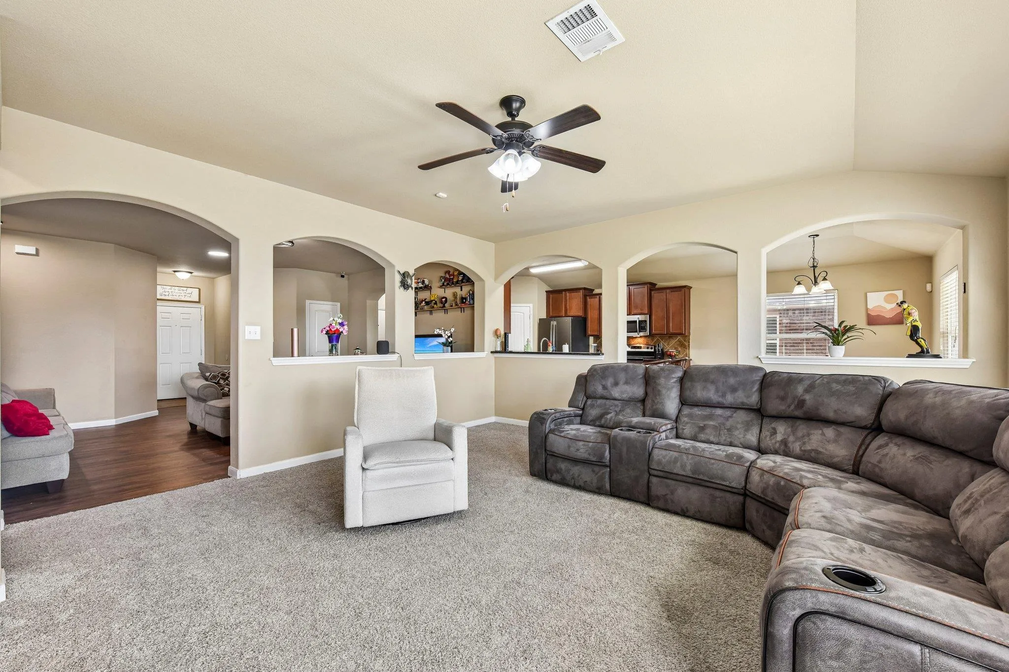 Photo 5 of 300 HENDELSON LN