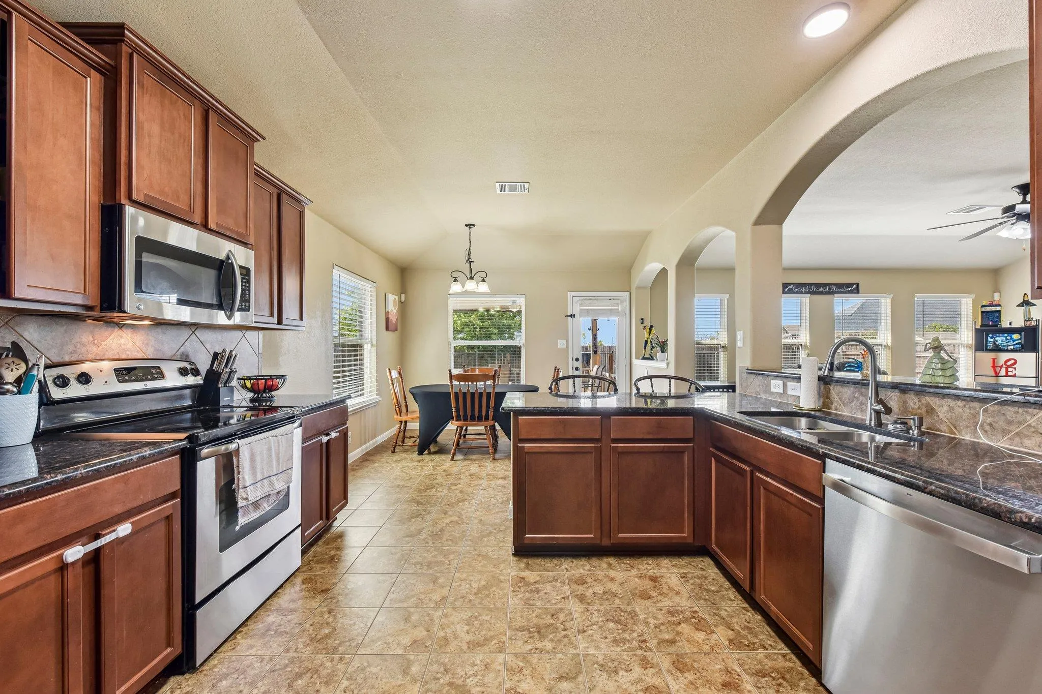 Photo 4 of 300 HENDELSON LN