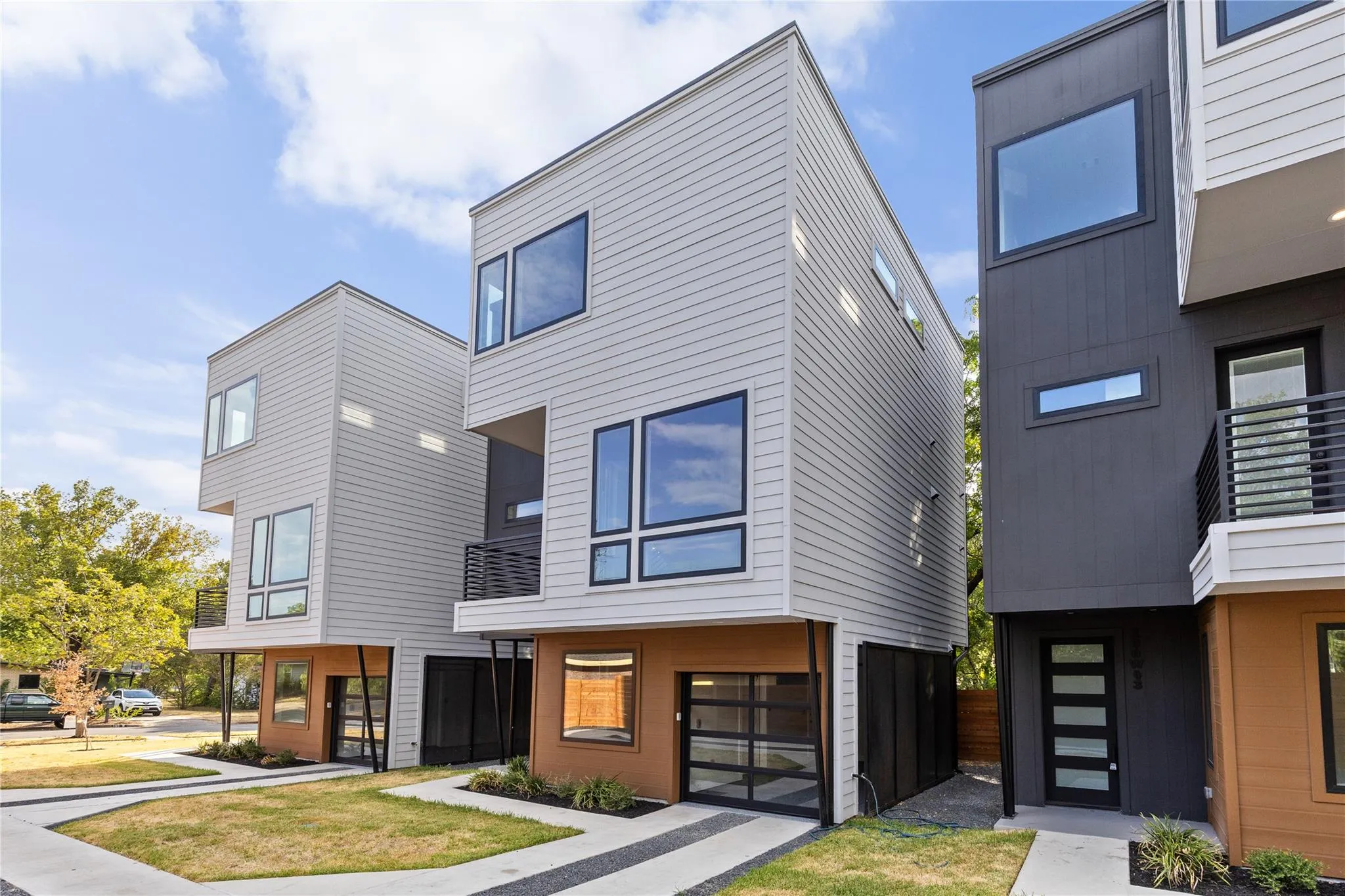 Photo 4 of 100 W ODELL ST #2