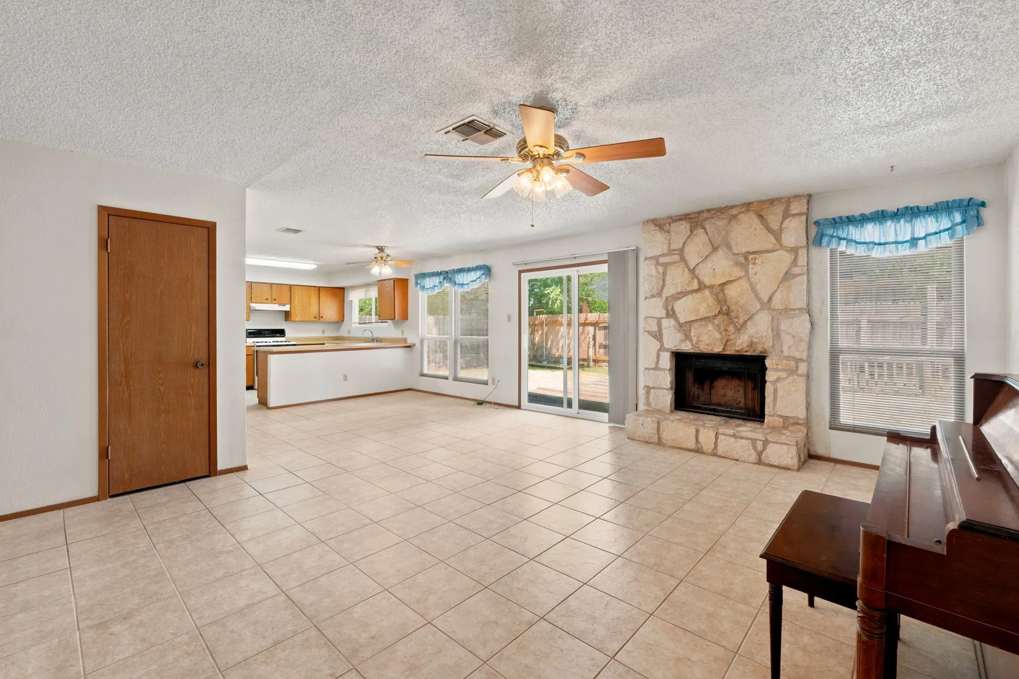 Photo 5 of 3102 JEANNE MARIE CT