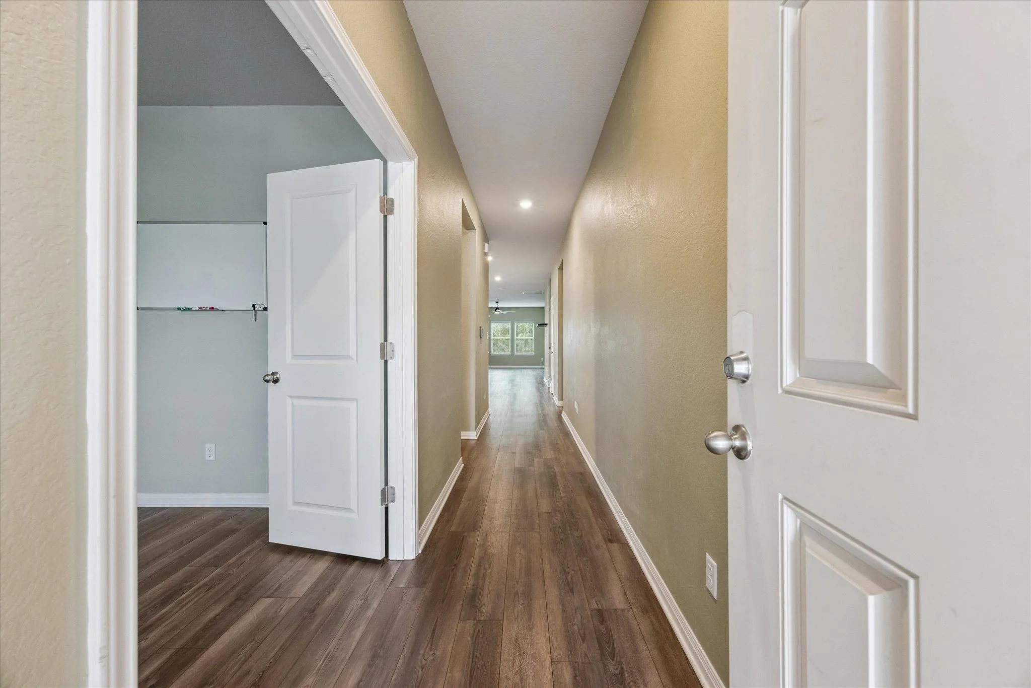 Photo 3 of 11611 COPPERSTONE AVE