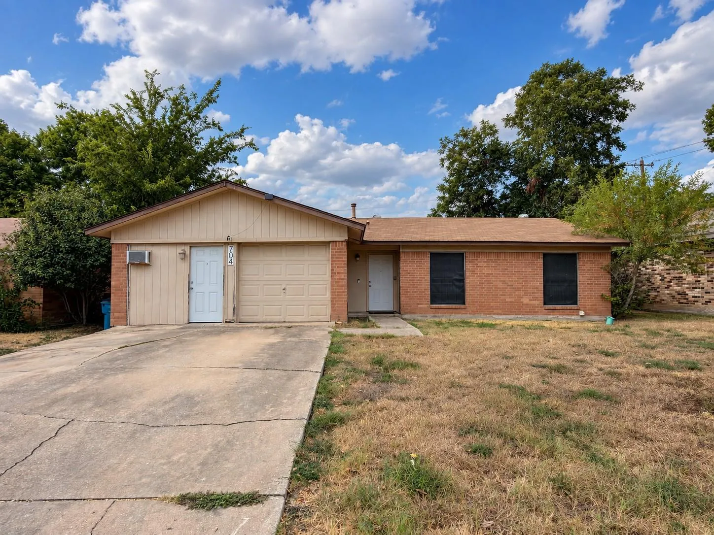 Photo of 704 DRAKE LN, Taylor, TX, 76574