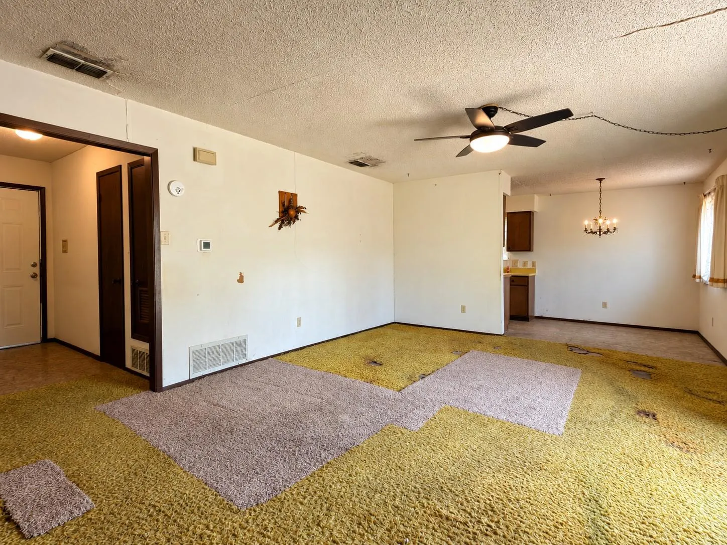 Photo 3 of 704 DRAKE LN
