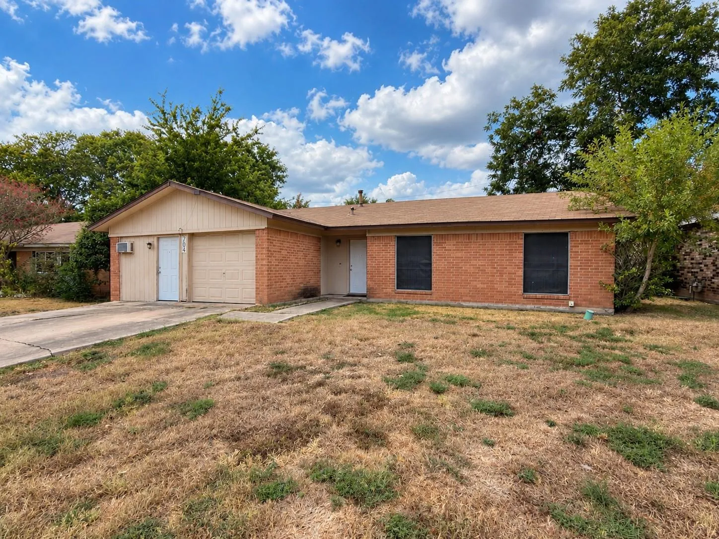 Photo 2 of 704 DRAKE LN