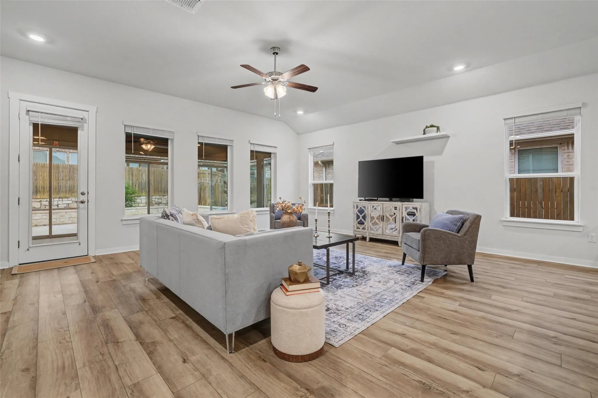 Photo 3 of 421 ABRUZZI ST