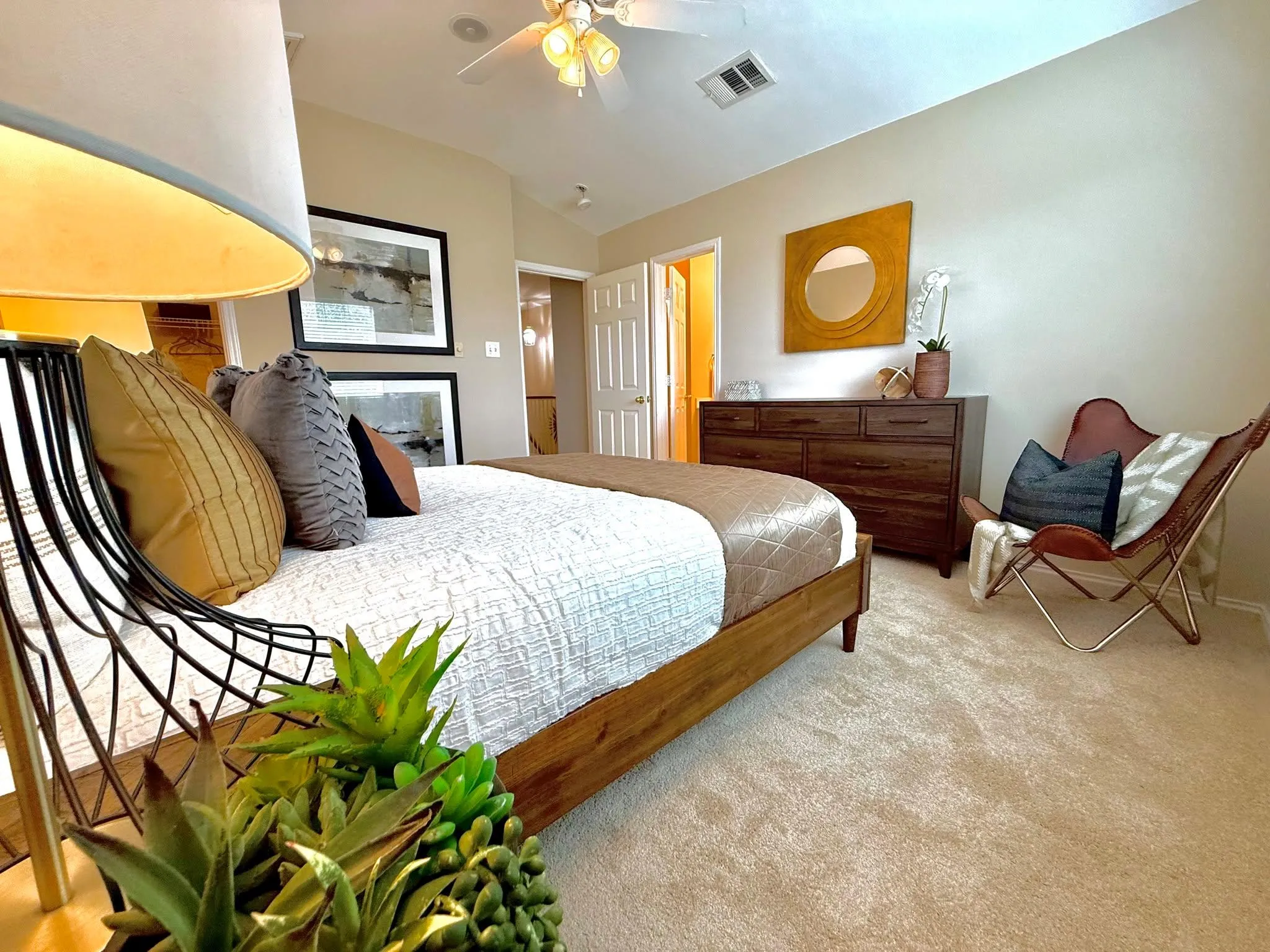 Photo 3 of 1900 SCOFIELD RIDGE PKWY #202