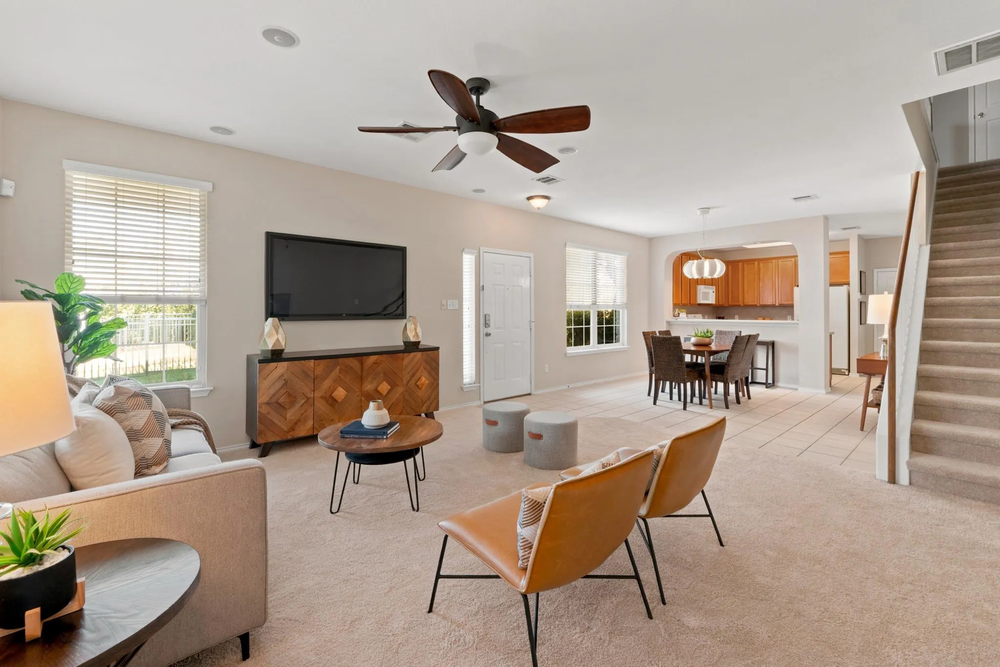 Photo 2 of 1900 SCOFIELD RIDGE PKWY #202