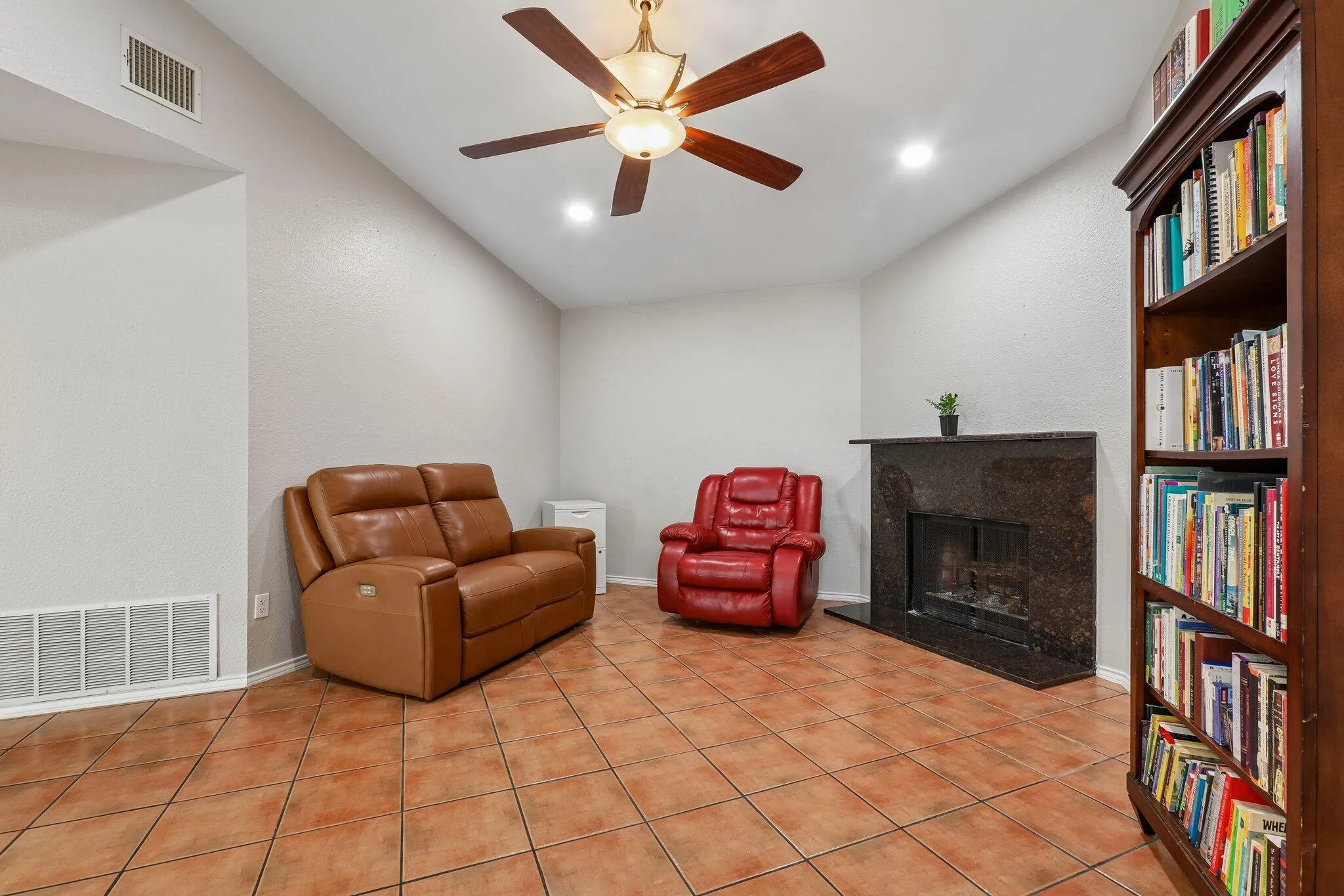 Photo 5 of 5919 KEVIN KELLY PL
