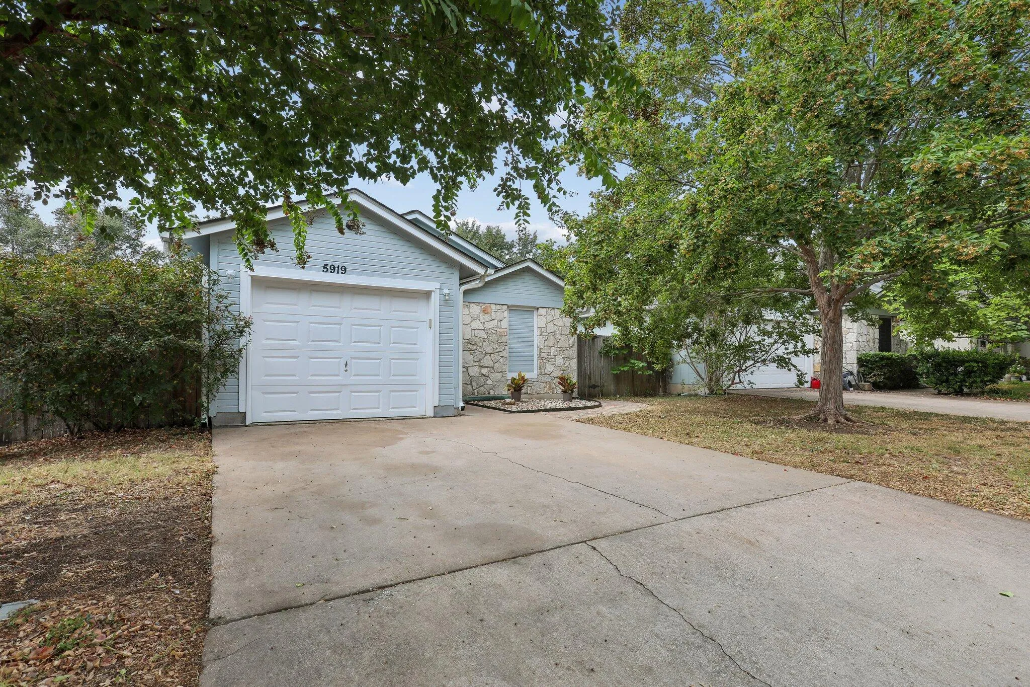 Photo 2 of 5919 KEVIN KELLY PL