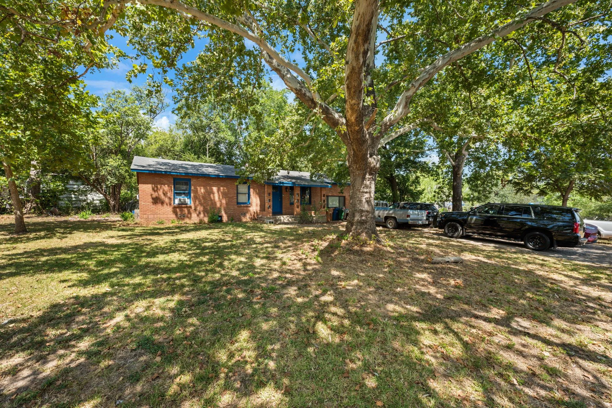 Photo 2 of 9106 CAPITOL DR