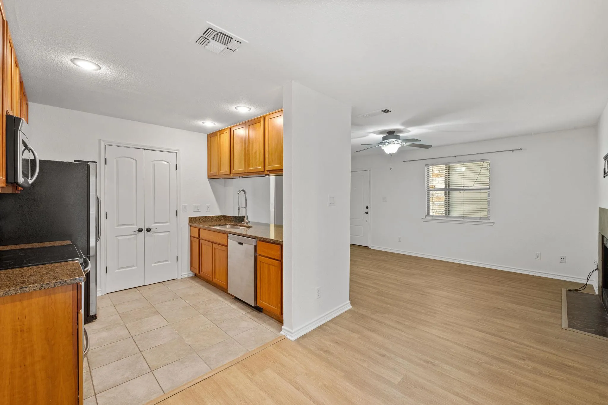 Photo 4 of 6700 COOPER LN #19