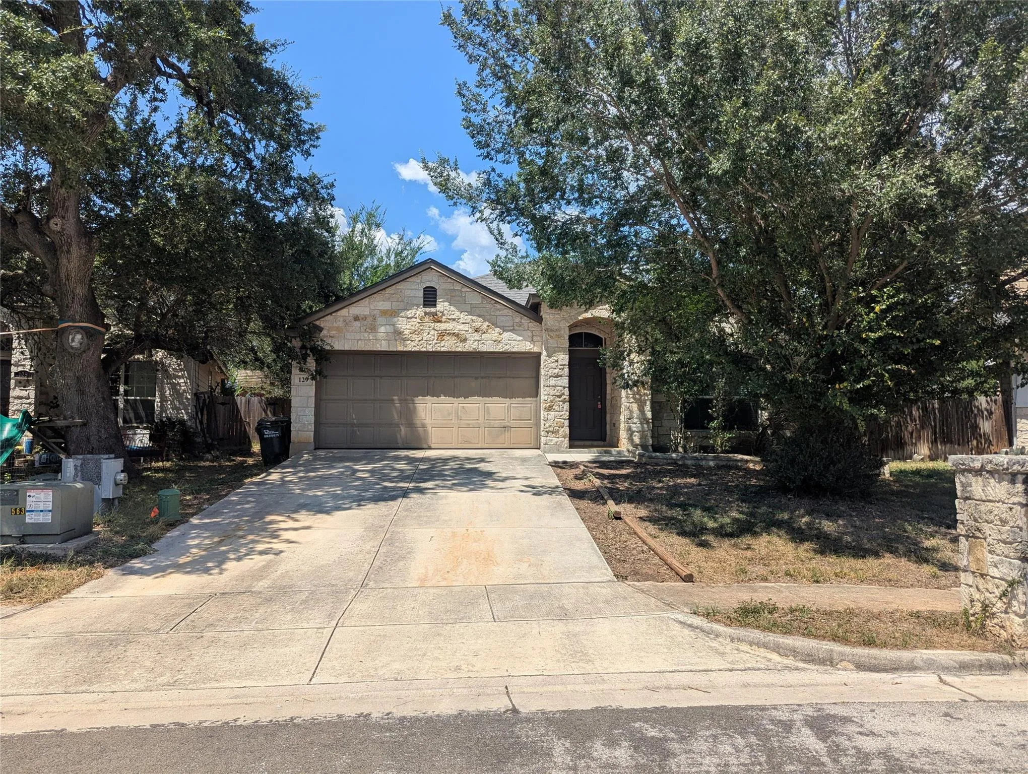 Photo 2 of 129 PARK LN