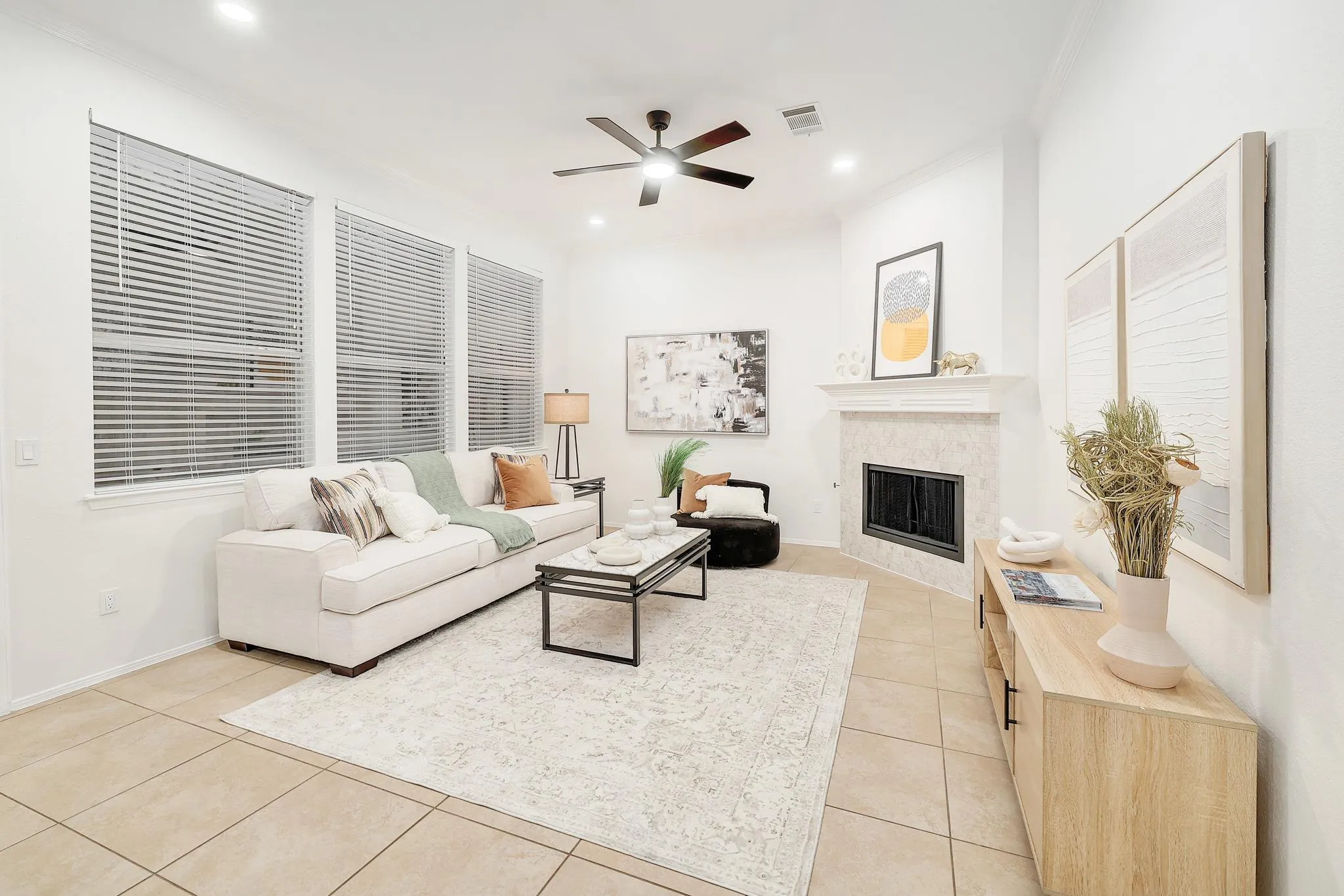 Photo 3 of 10810 PINKNEY LN