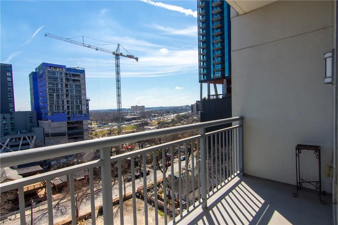 Photo 3 of 603 DAVIS ST #1005