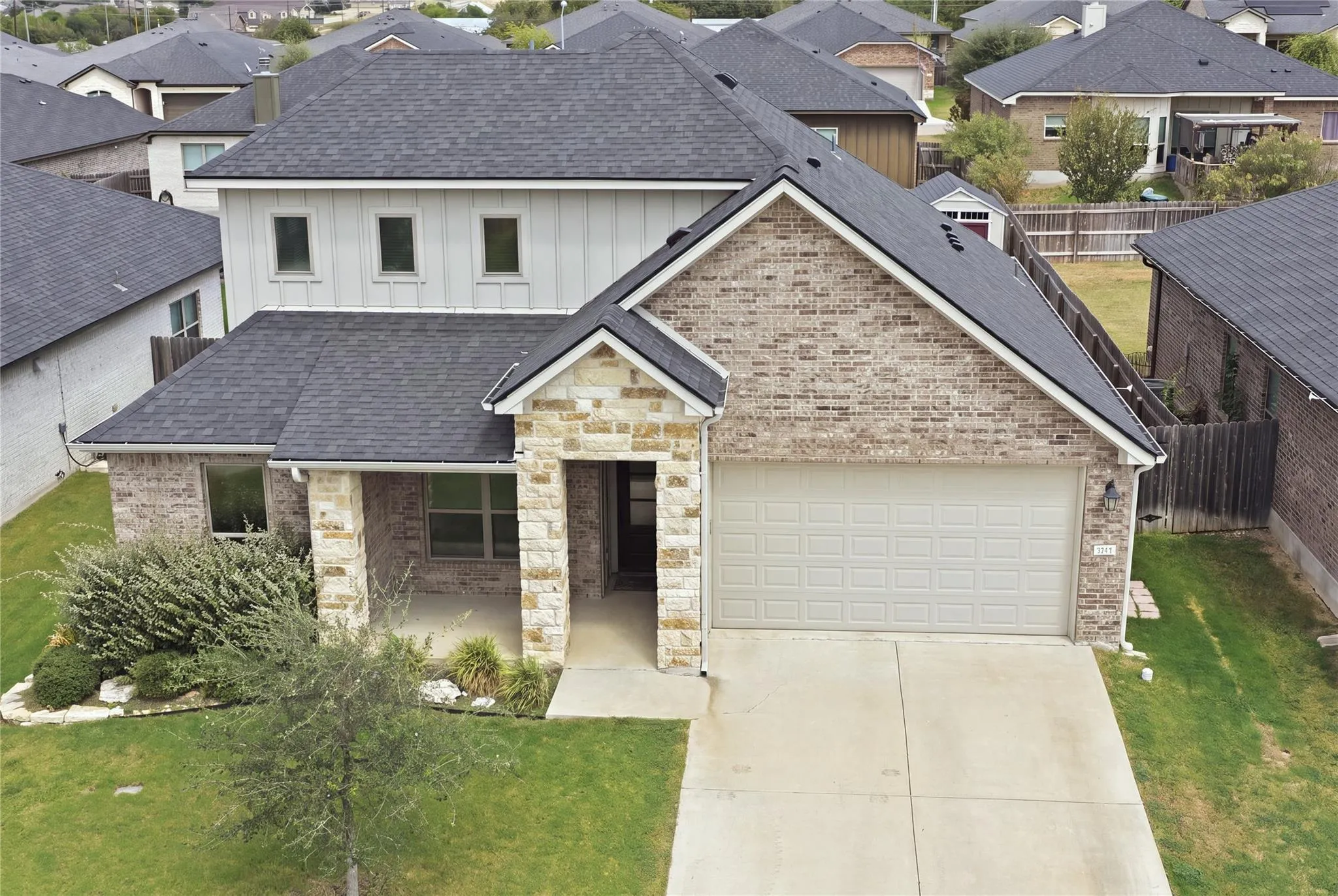 Photo of 521 SEABISCUIT DR, Jarrell, TX, 76537