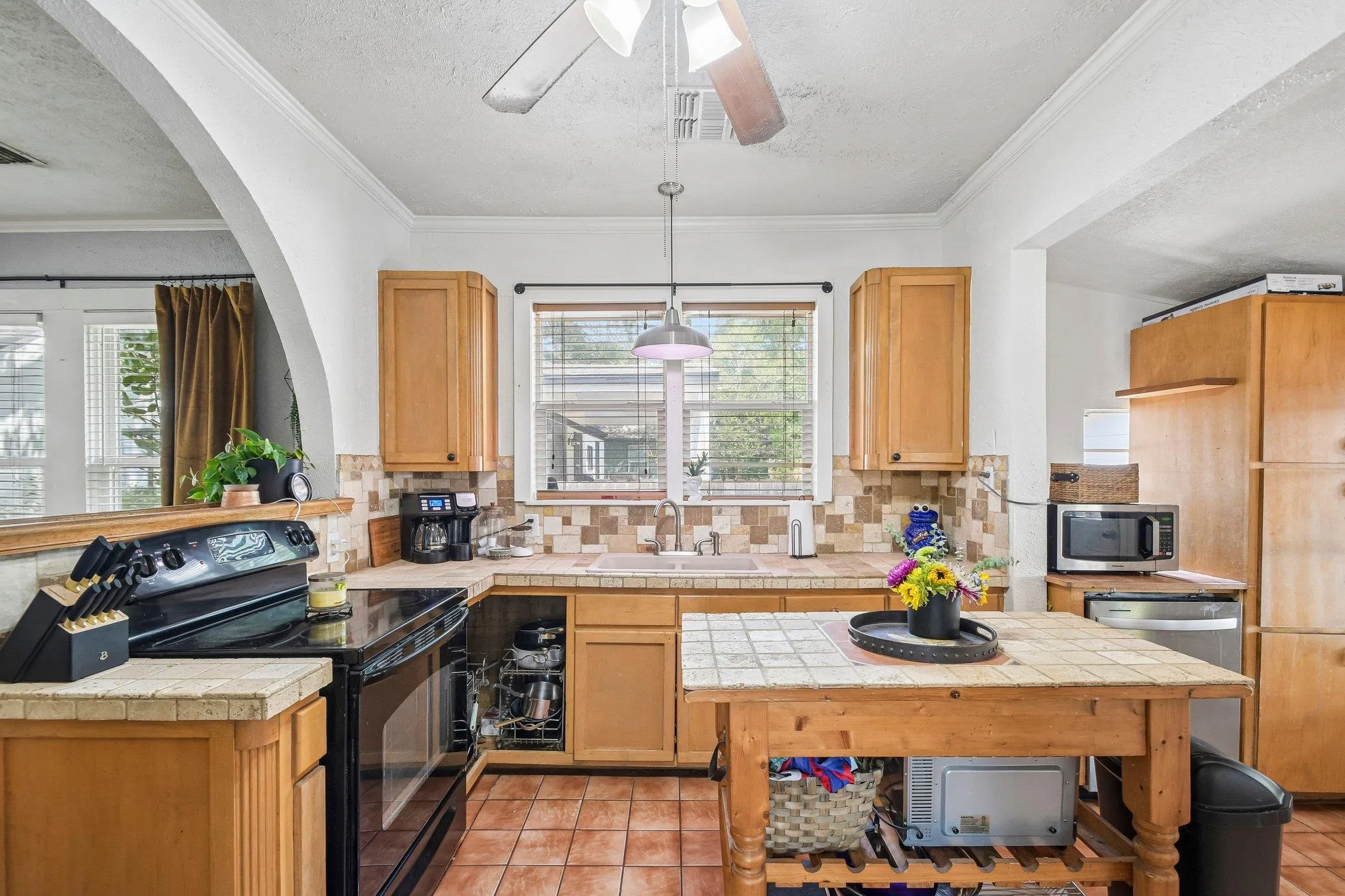 Photo 5 of 802 HUDGINS ST