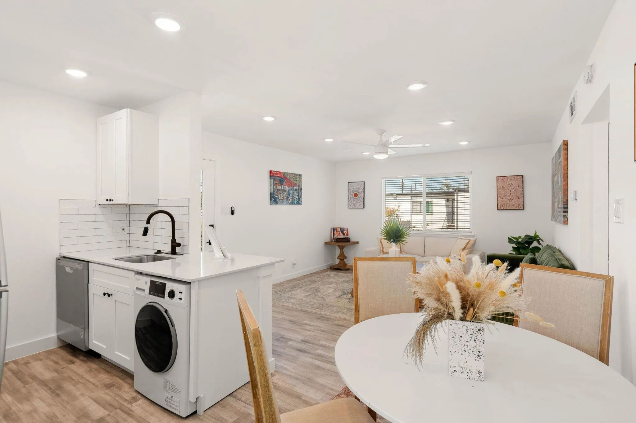 Photo 4 of 1200 E 52ND ST #209