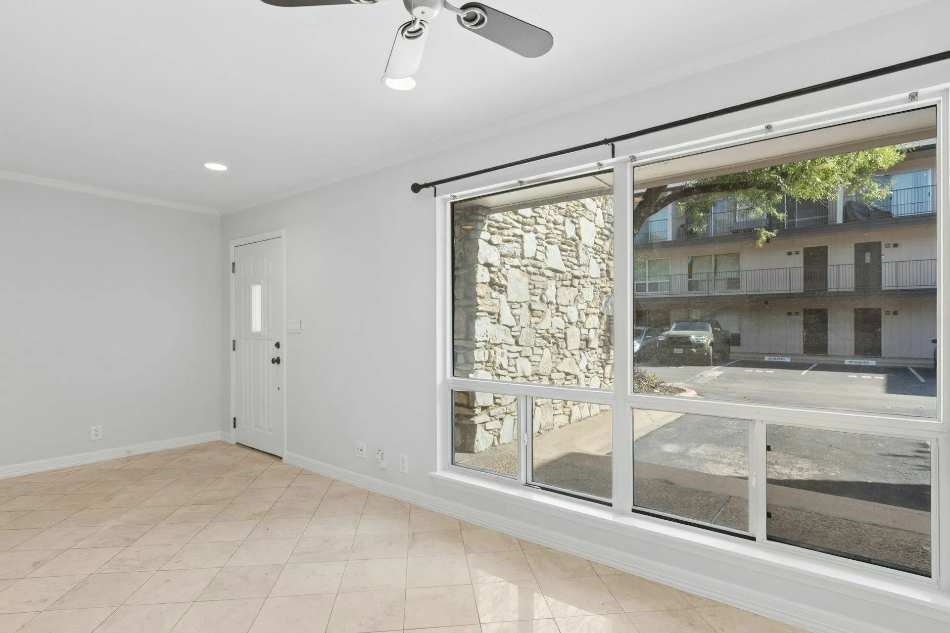 Photo 5 of 500 E RIVERSIDE DR #114