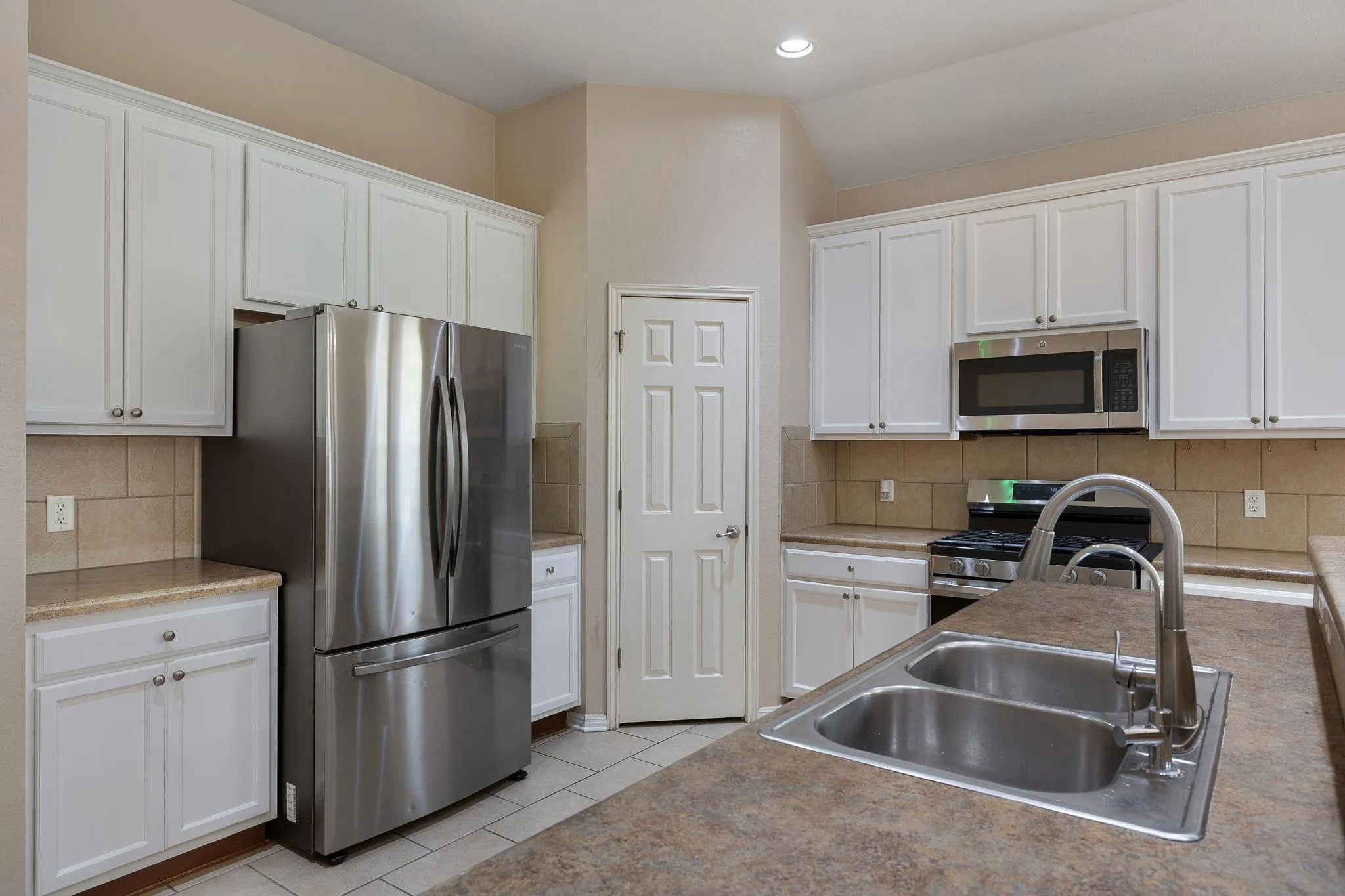 Photo 5 of 216 CHERRY LAUREL DR