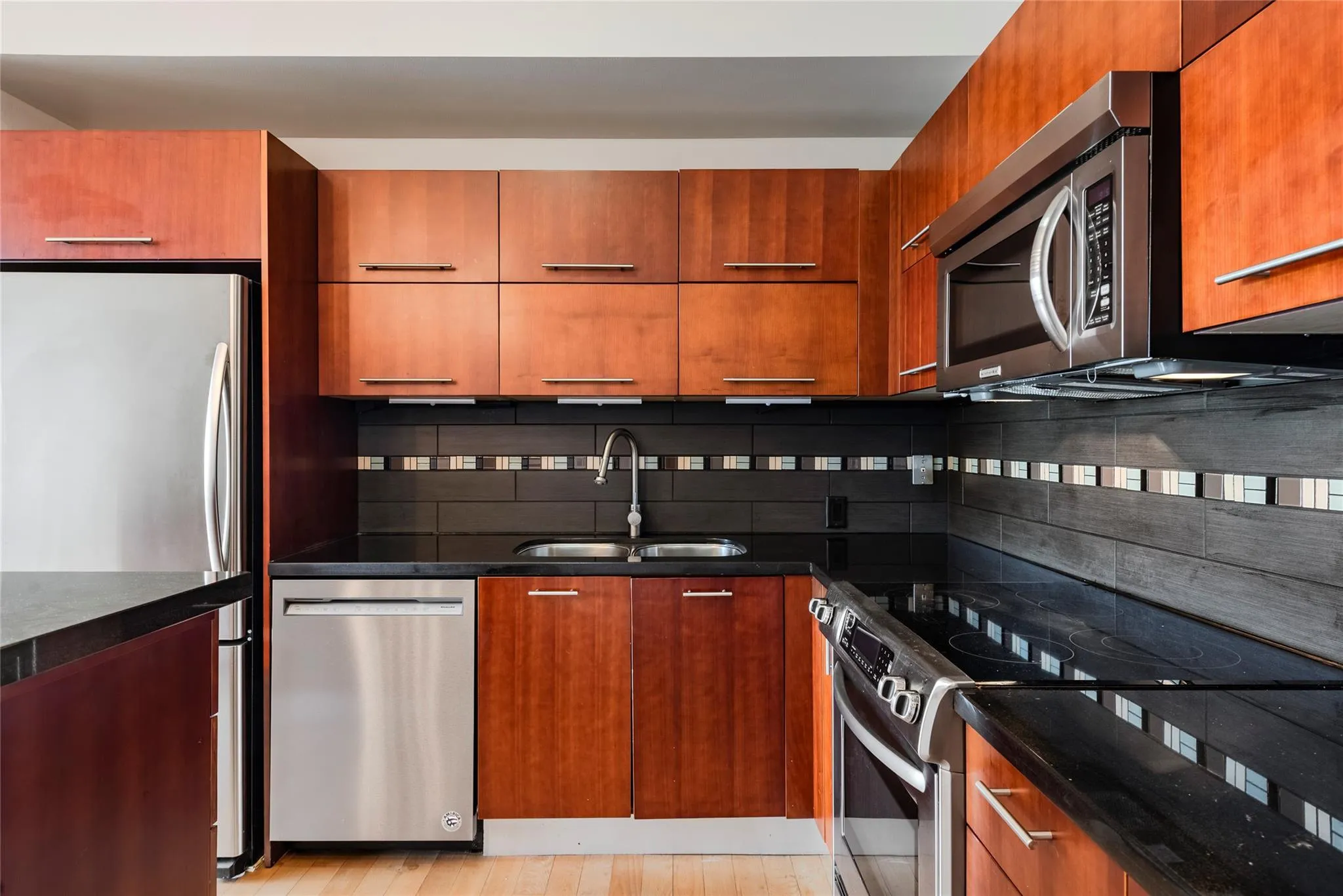 Photo 4 of 603 DAVIS ST #1201