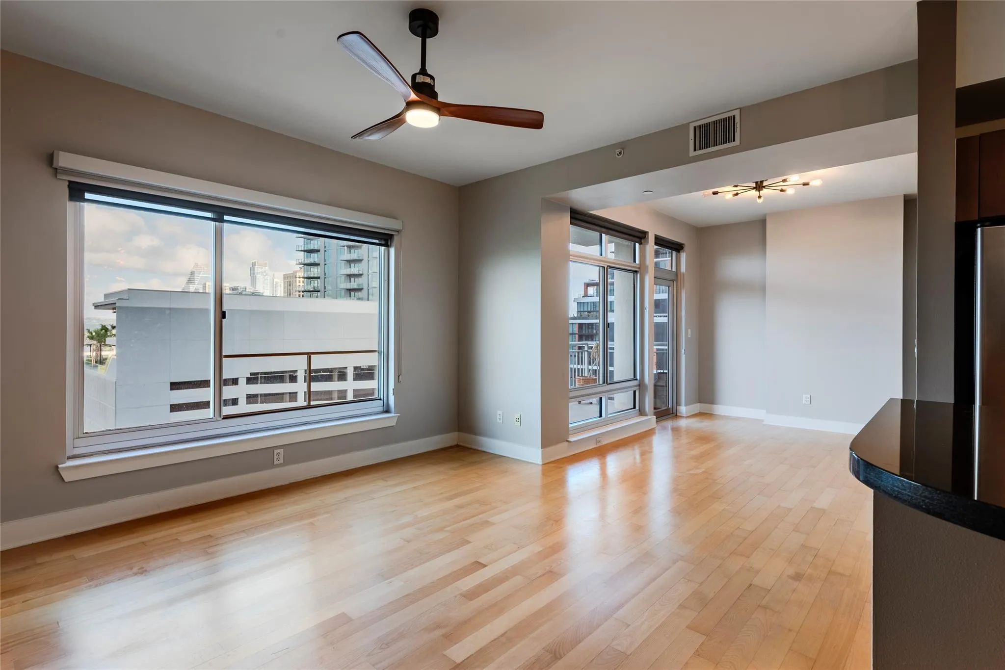 Photo 3 of 603 DAVIS ST #1201