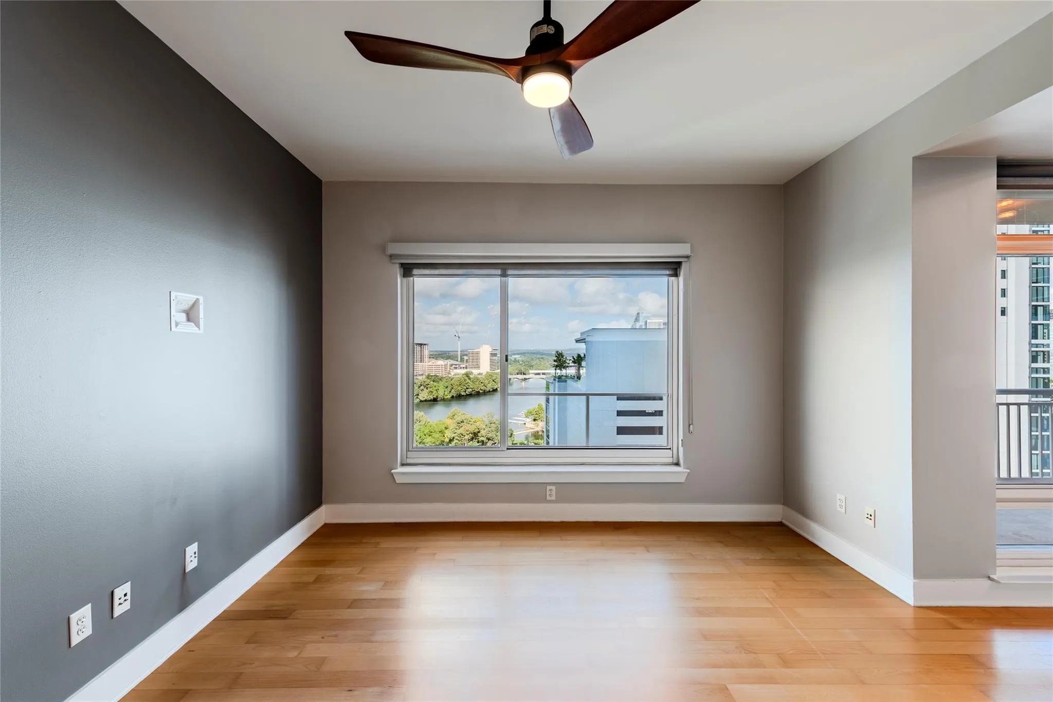 Photo 2 of 603 DAVIS ST #1201