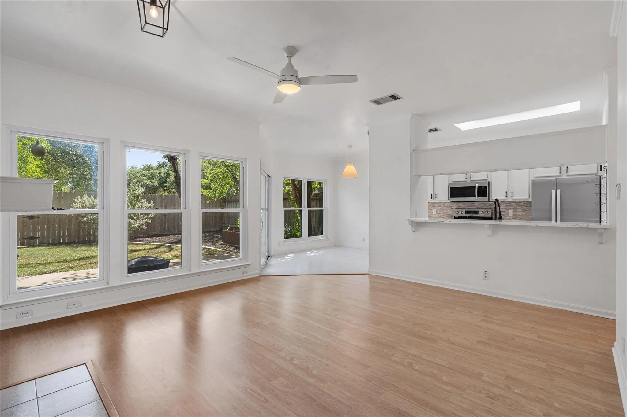Photo 2 of 6501 COLUMBIA OAKS CT #10